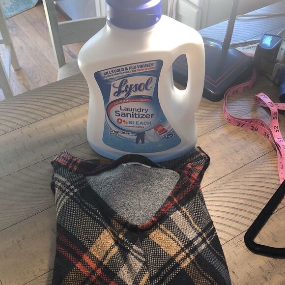 Be Plaid in this Burberry look 👀 without the price! 24/7 Cutout Tied Shirt. XS - Picture 9 of 10